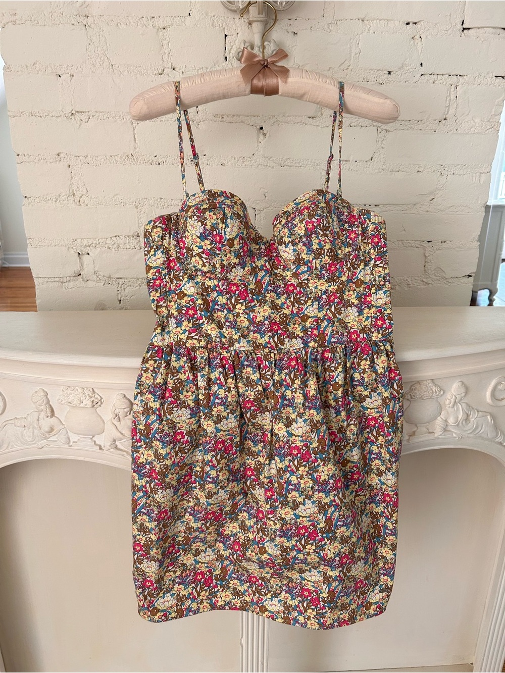 00s VS PINK Floral Denim Mini Dress 
Size: Small
Fair Condition (Small Tear)